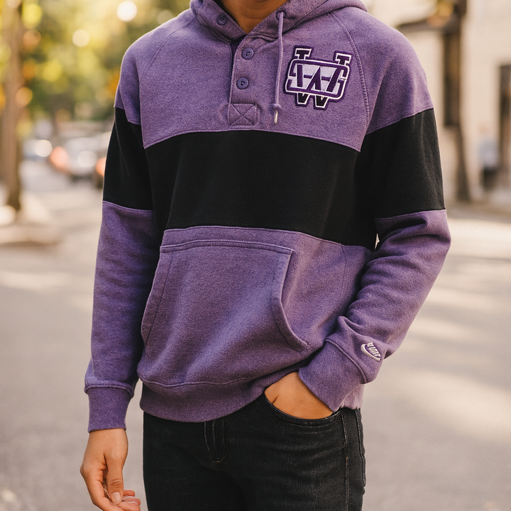 Felpa con cappuccio Nike viola, taglia unica - Indossato da modello/a